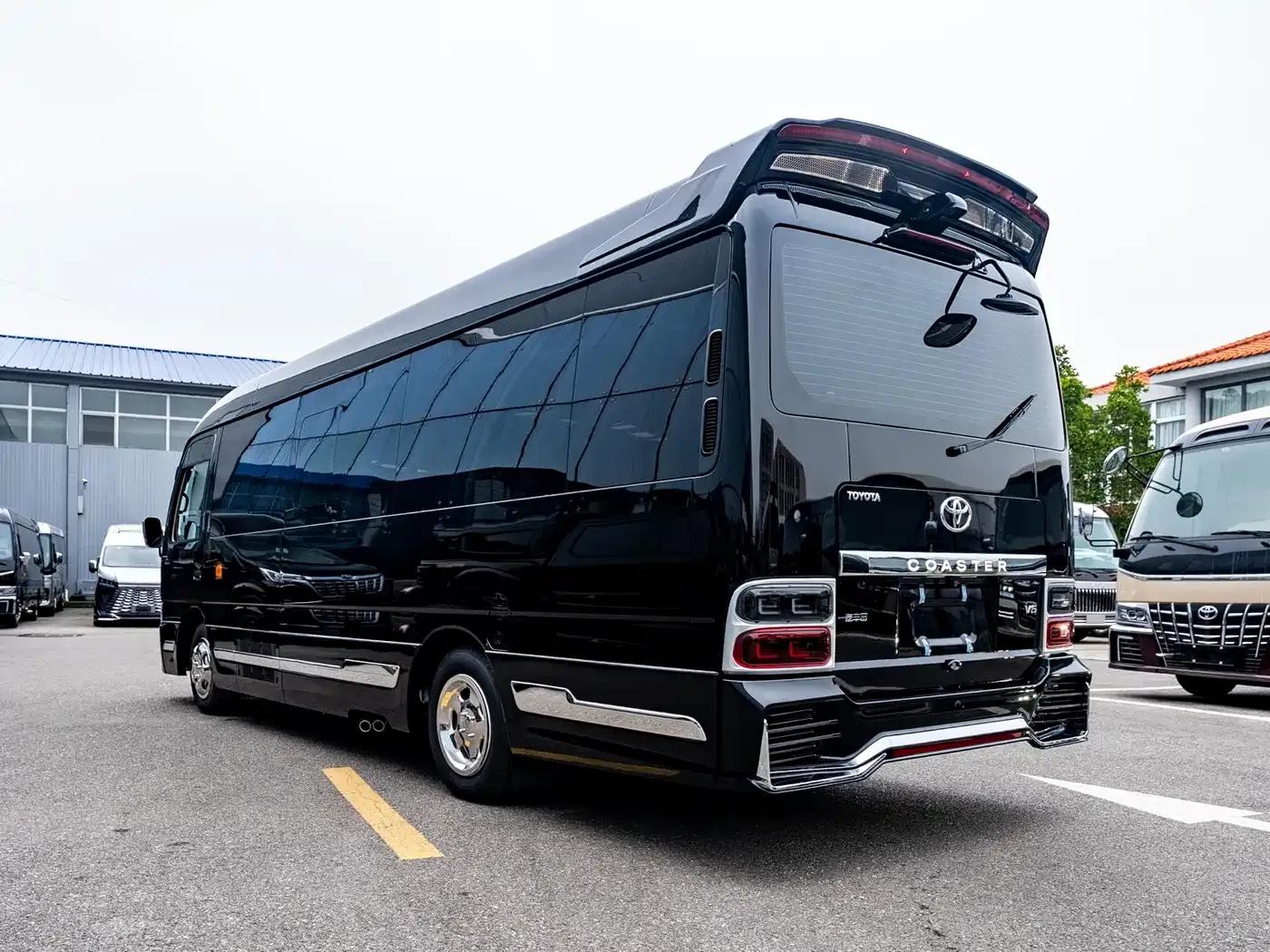 2025 Toyota Coaster 4.0L Manual — миниатюра 5