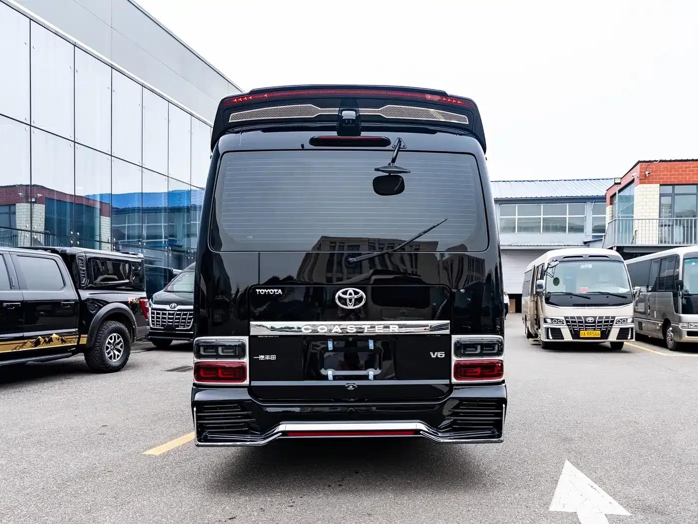2025 Toyota Coaster 4.0L Manual — миниатюра 6