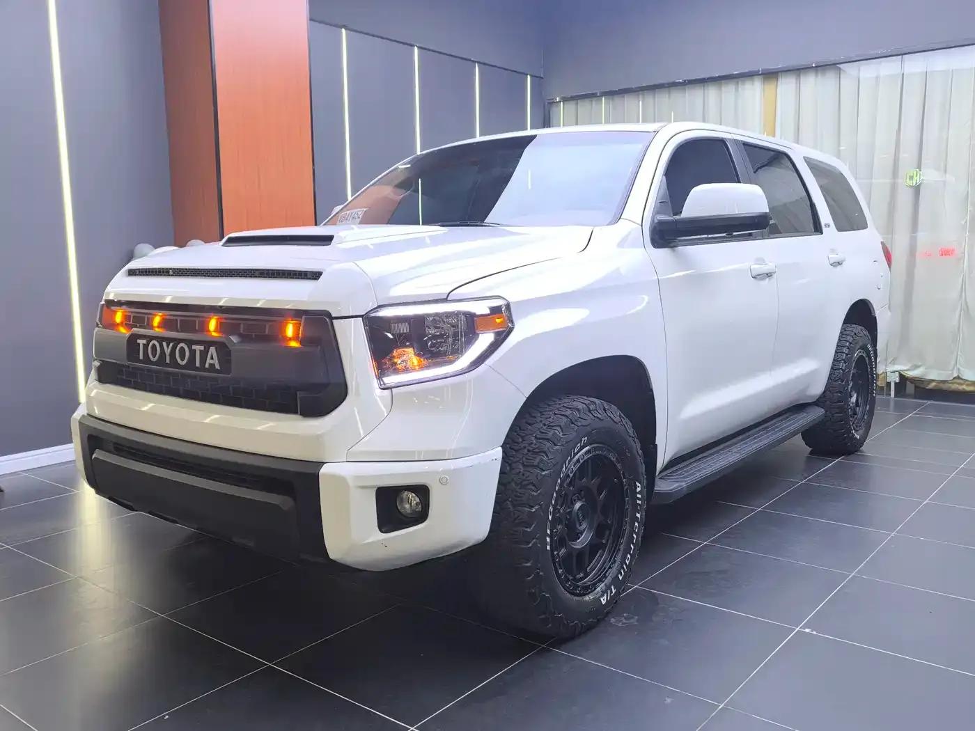 2017 Sequoia 5.7L US Spec — миниатюра 1