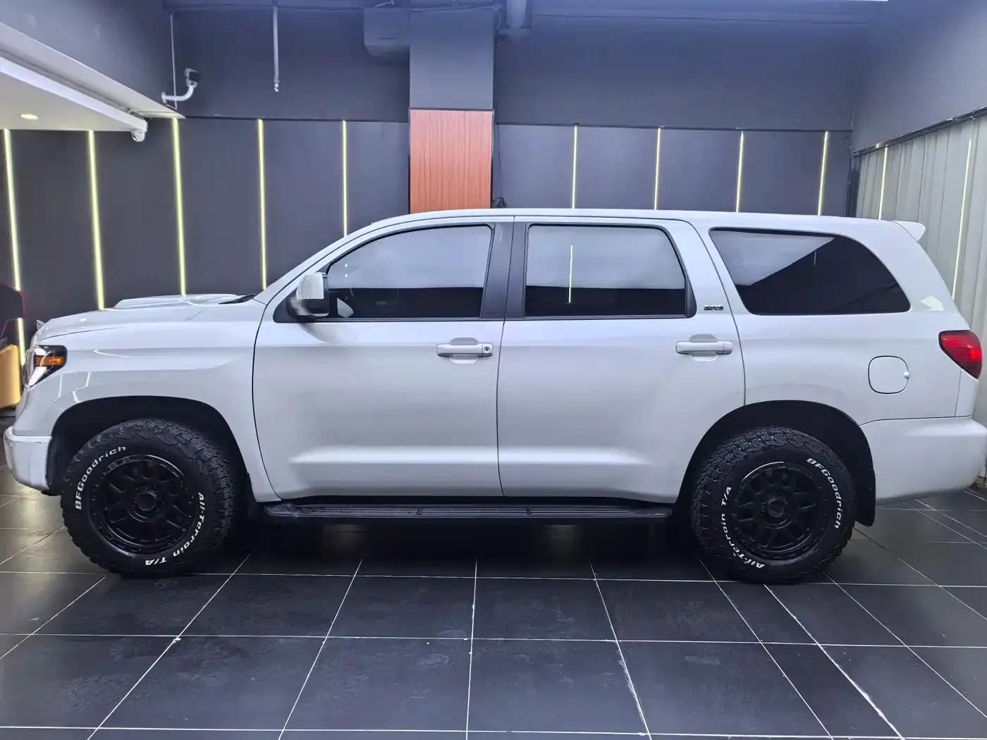 2017 Sequoia 5.7L US Spec — миниатюра 9