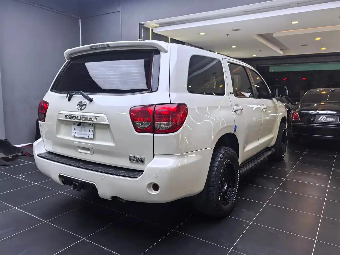 2017 Sequoia 5.7L US Spec — миниатюра 10