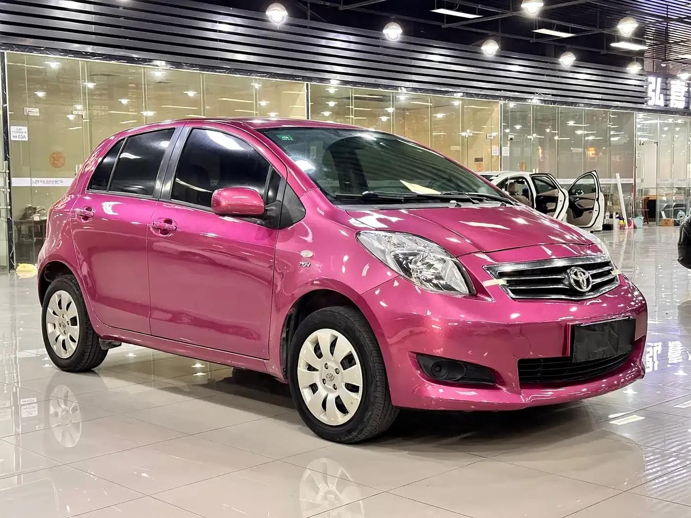 2011 Toyota Yaris 1.6E Automatic Dynamic Edition — миниатюра 3
