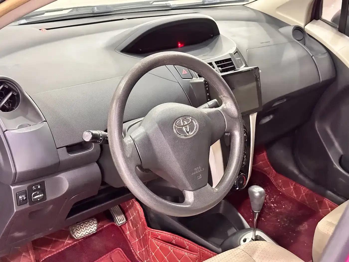 2011 Toyota Yaris 1.6E Automatic Dynamic Edition — миниатюра 4