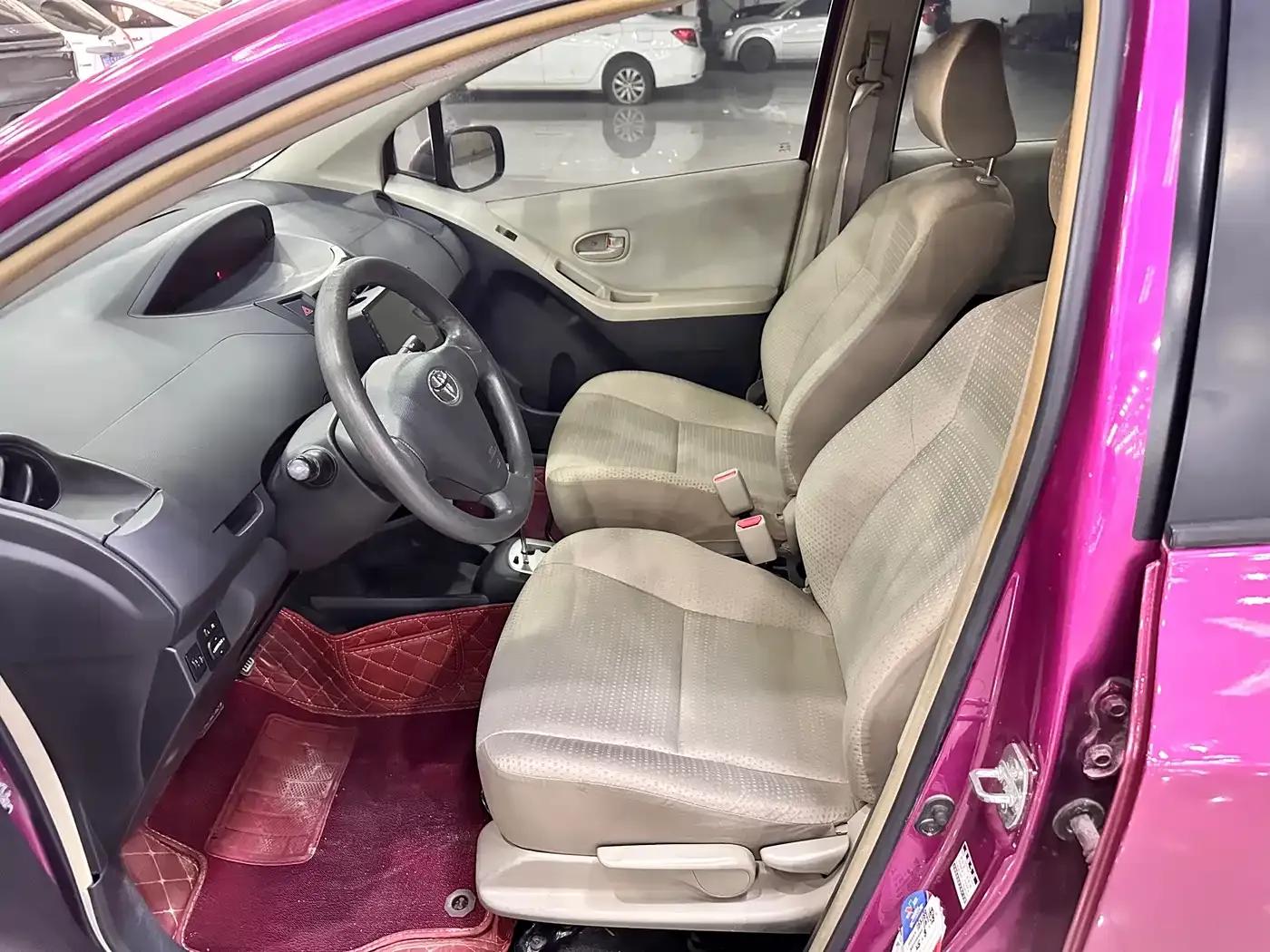 2011 Toyota Yaris 1.6E Automatic Dynamic Edition — миниатюра 5