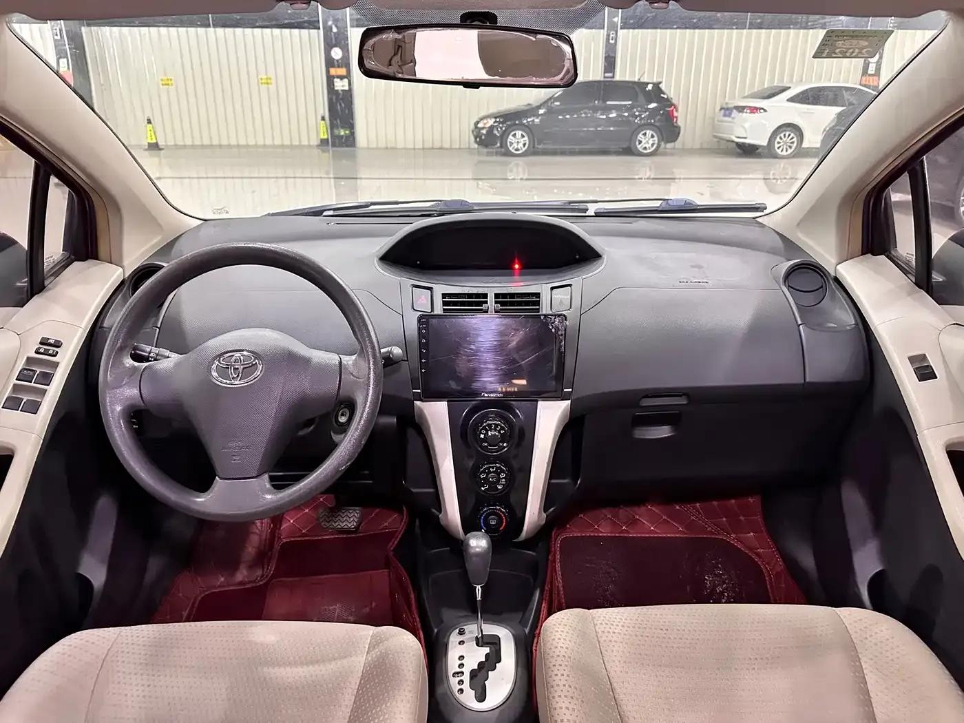 2011 Toyota Yaris 1.6E Automatic Dynamic Edition — миниатюра 7