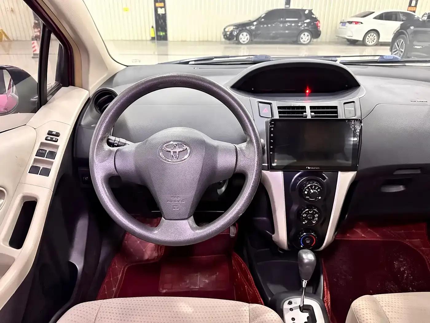 2011 Toyota Yaris 1.6E Automatic Dynamic Edition — миниатюра 8