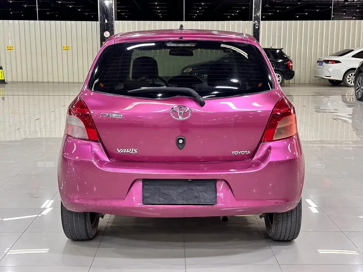 2011 Toyota Yaris 1.6E Automatic Dynamic Edition — миниатюра 10