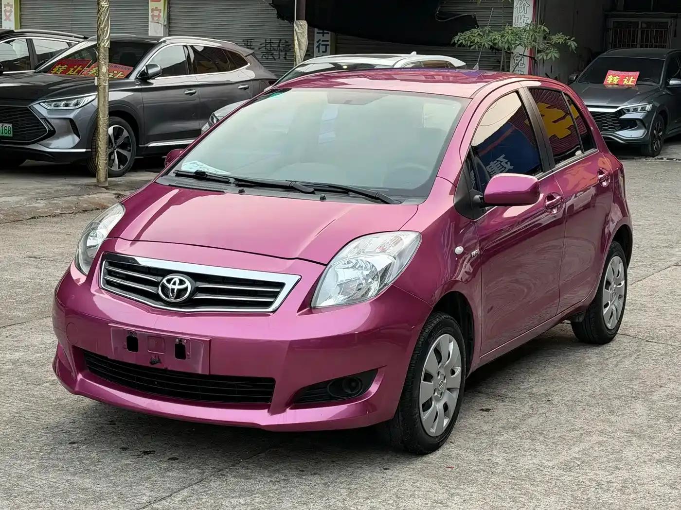 2011 Toyota Yaris 1.6E Automatic Dynamic Edition — миниатюра 1