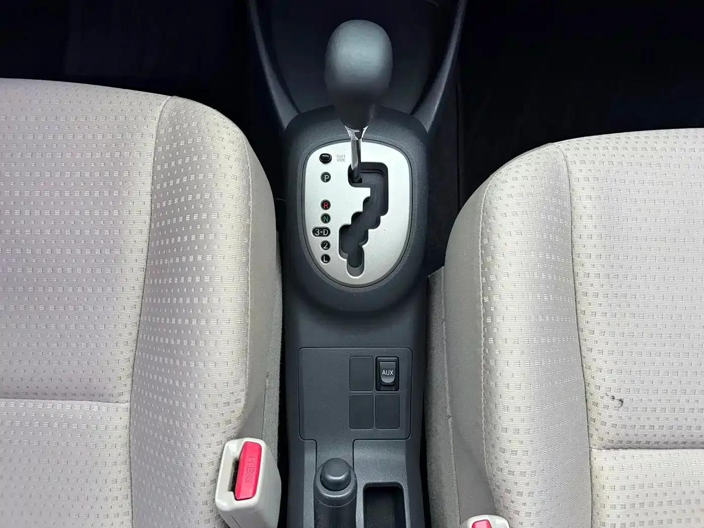 2011 Toyota Yaris 1.6E Automatic Dynamic Edition — миниатюра 12