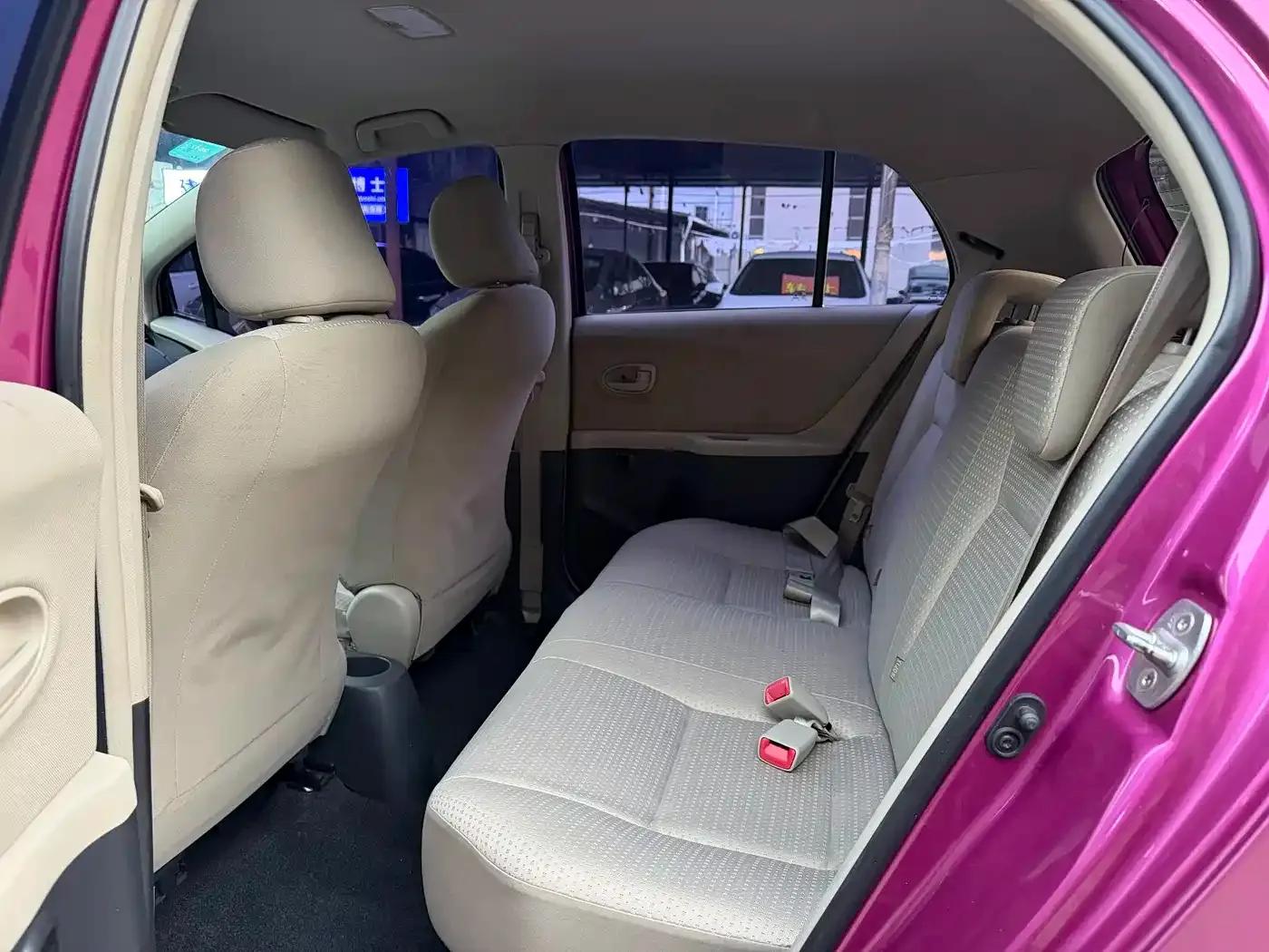 2011 Toyota Yaris 1.6E Automatic Dynamic Edition — миниатюра 13
