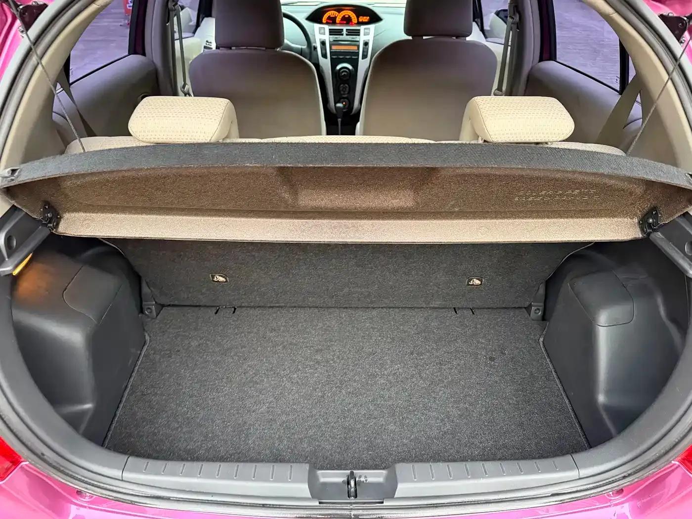 2011 Toyota Yaris 1.6E Automatic Dynamic Edition — миниатюра 16