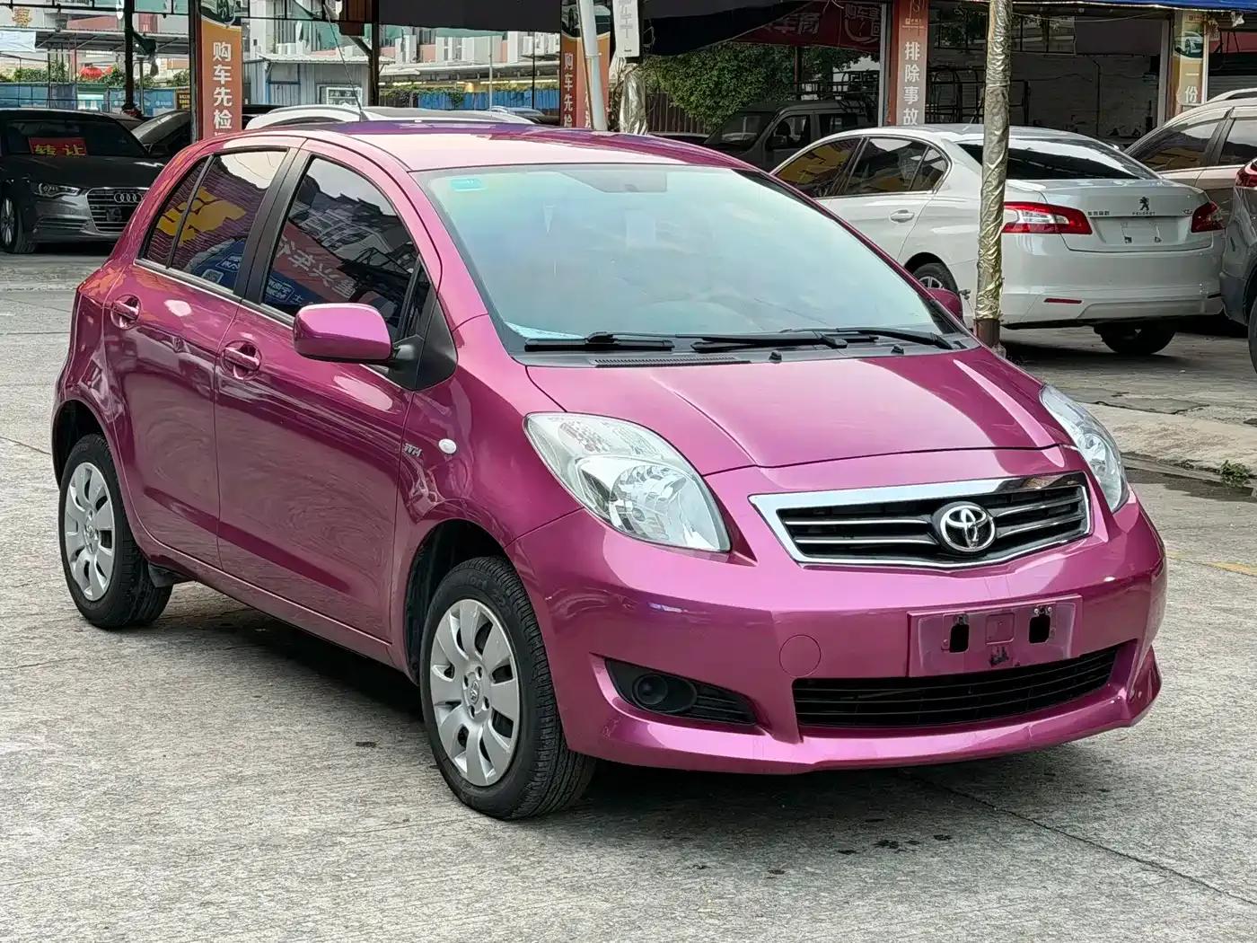 2011 Toyota Yaris 1.6E Automatic Dynamic Edition — миниатюра 3