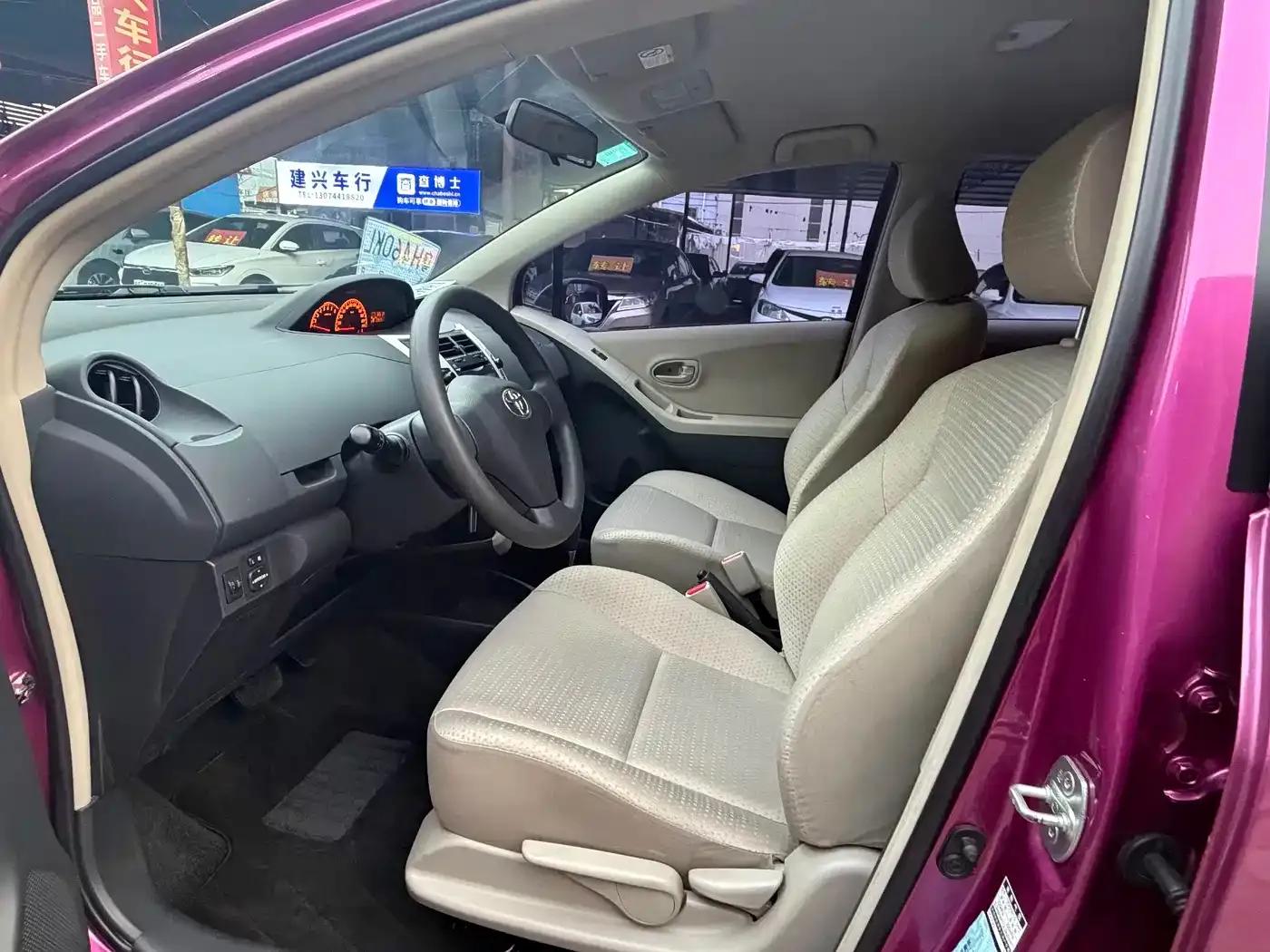 2011 Toyota Yaris 1.6E Automatic Dynamic Edition — миниатюра 4