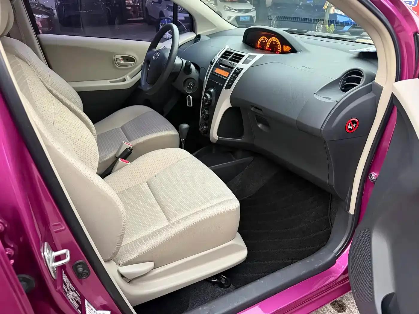 2011 Toyota Yaris 1.6E Automatic Dynamic Edition — миниатюра 5