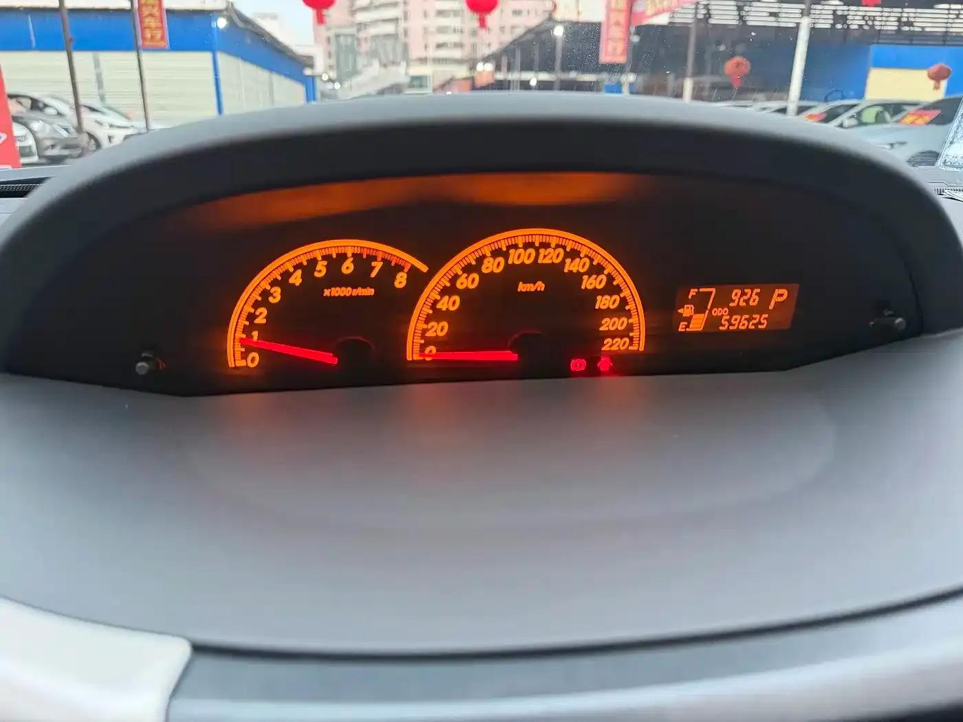2011 Toyota Yaris 1.6E Automatic Dynamic Edition — миниатюра 8