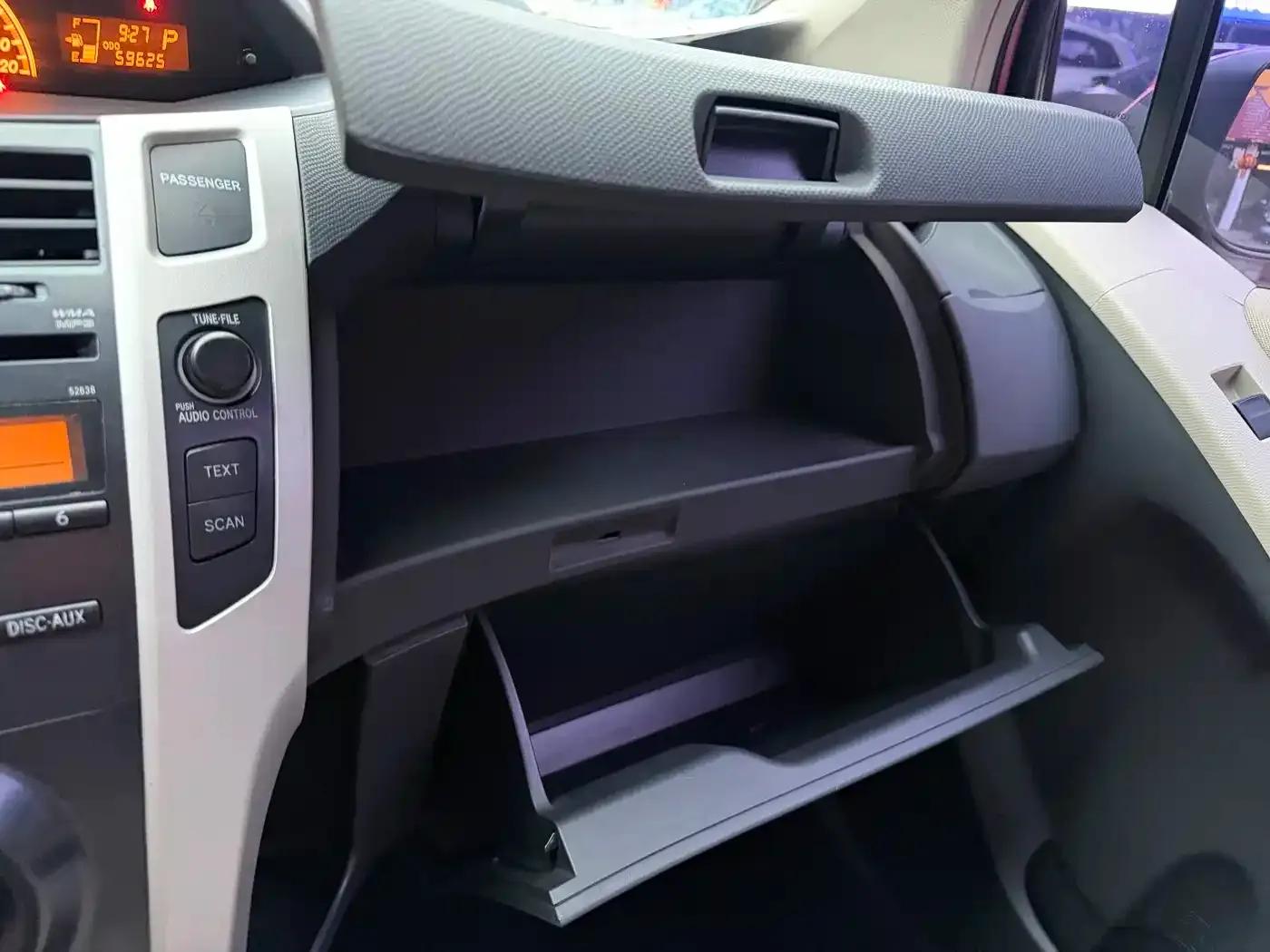2011 Toyota Yaris 1.6E Automatic Dynamic Edition — миниатюра 9