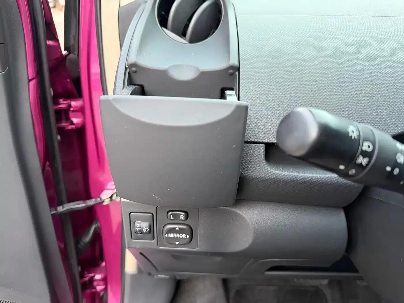 2011 Toyota Yaris 1.6E Automatic Dynamic Edition — миниатюра 10