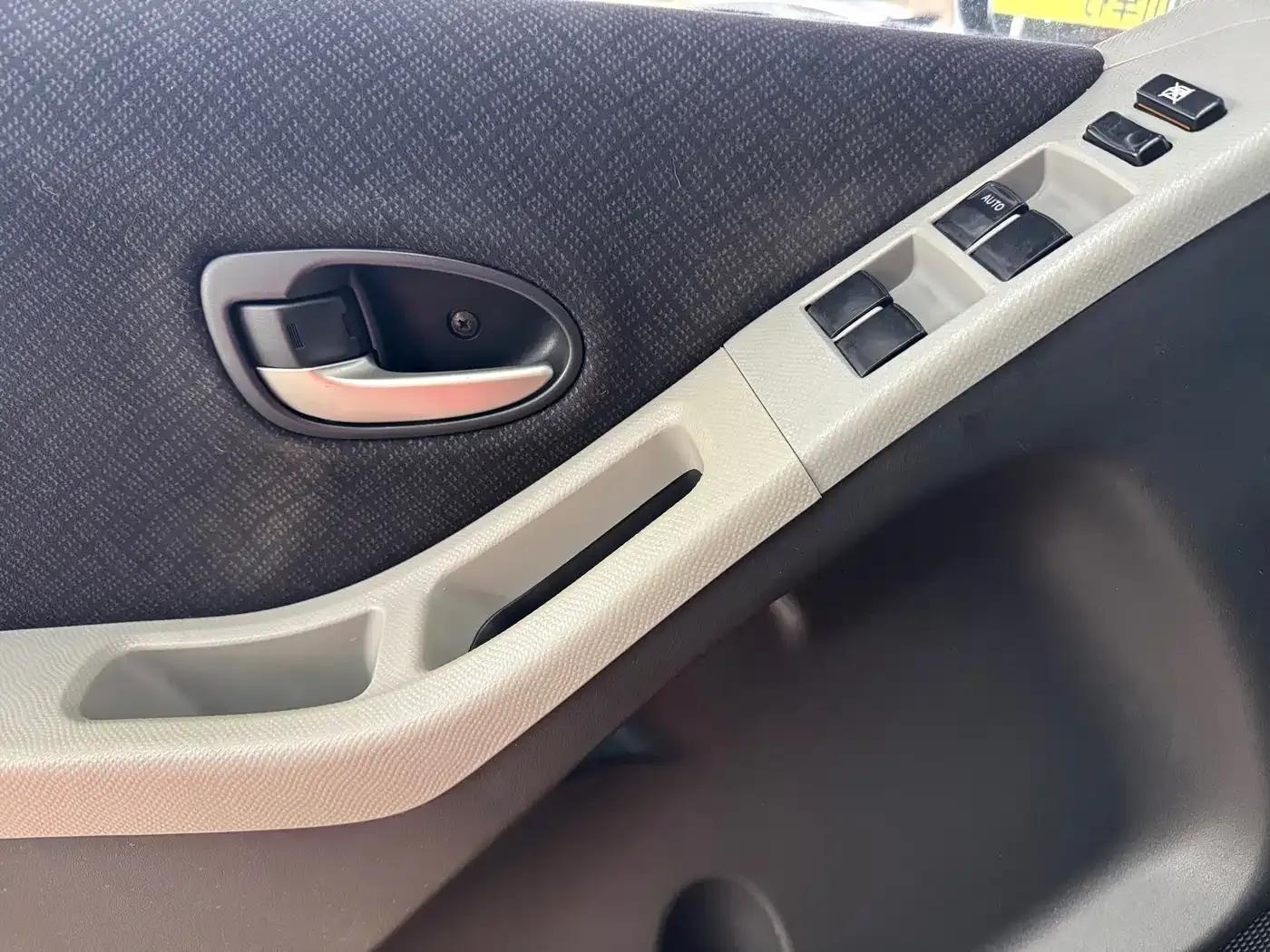 2008 Toyota Yaris 1.6RS Manual Supreme Edition — миниатюра 10