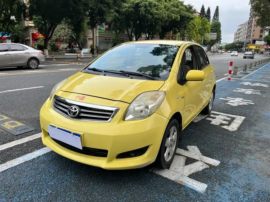 2011 Toyota Yaris 1.6E Automatic Dynamic Edition — миниатюра 1