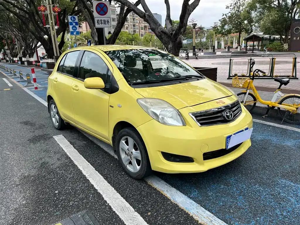 2011 Toyota Yaris 1.6E Automatic Dynamic Edition — миниатюра 3
