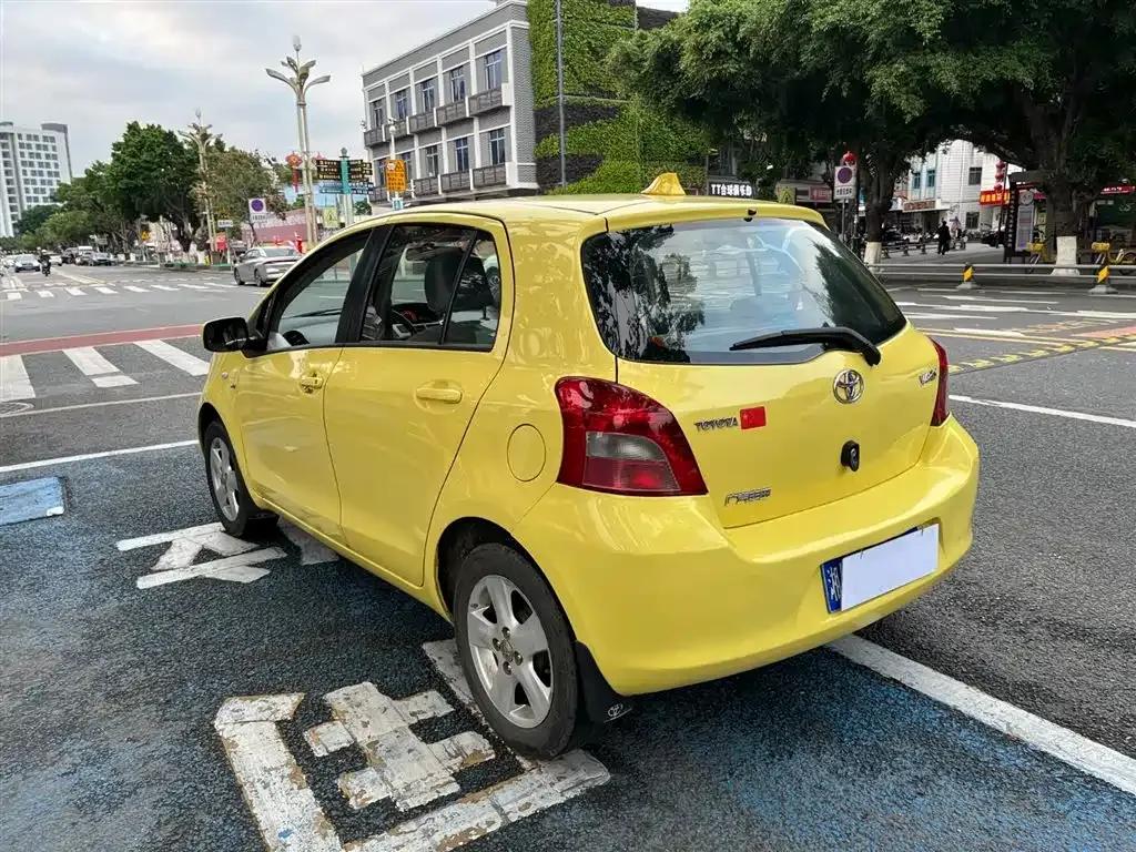 2011 Toyota Yaris 1.6E Automatic Dynamic Edition — миниатюра 5