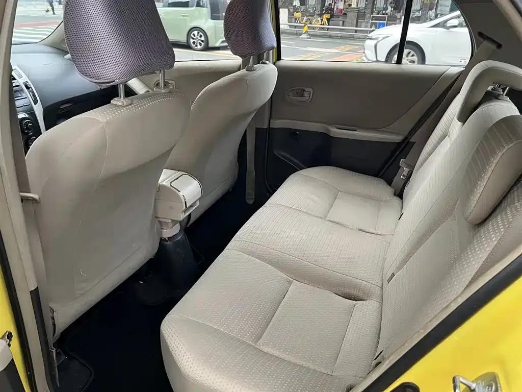 2011 Toyota Yaris 1.6E Automatic Dynamic Edition — миниатюра 7