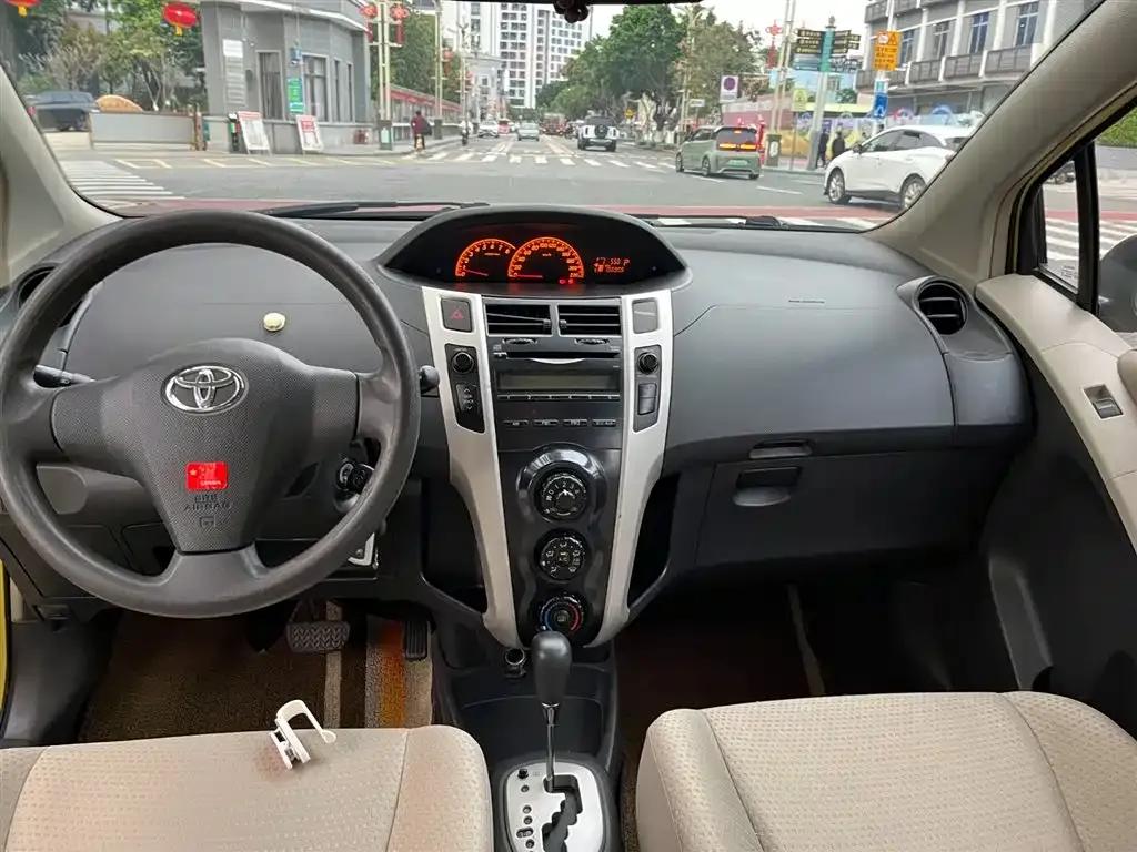 2011 Toyota Yaris 1.6E Automatic Dynamic Edition — миниатюра 8