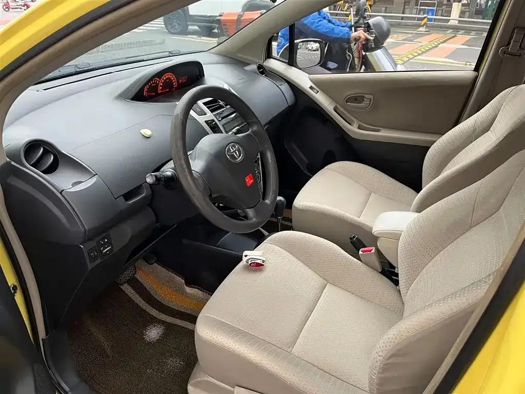 2011 Toyota Yaris 1.6E Automatic Dynamic Edition — миниатюра 9