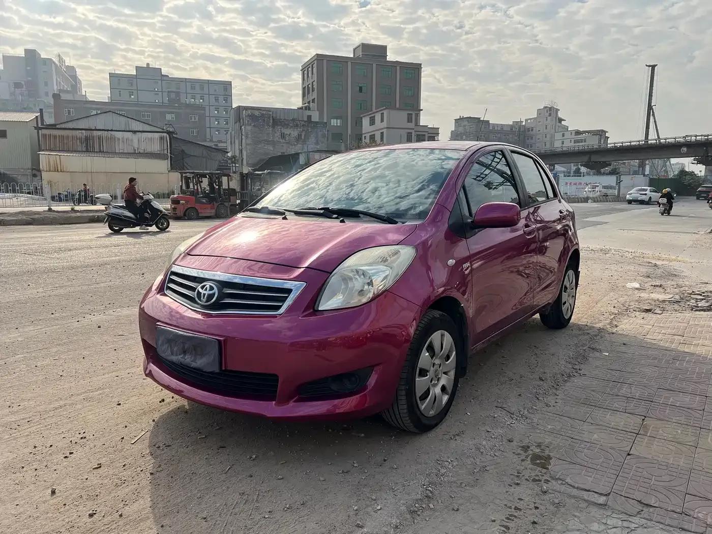 2011 Toyota Yaris 1.6E Automatic Dynamic Edition — миниатюра 1
