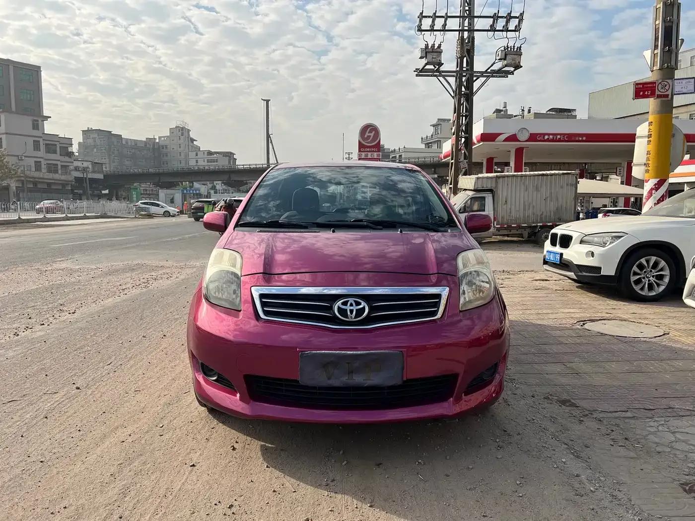 2011 Toyota Yaris 1.6E Automatic Dynamic Edition — миниатюра 2