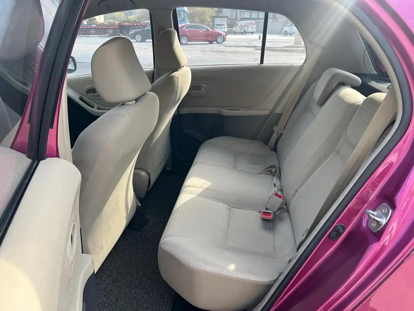 2011 Toyota Yaris 1.6E Automatic Dynamic Edition — миниатюра 11