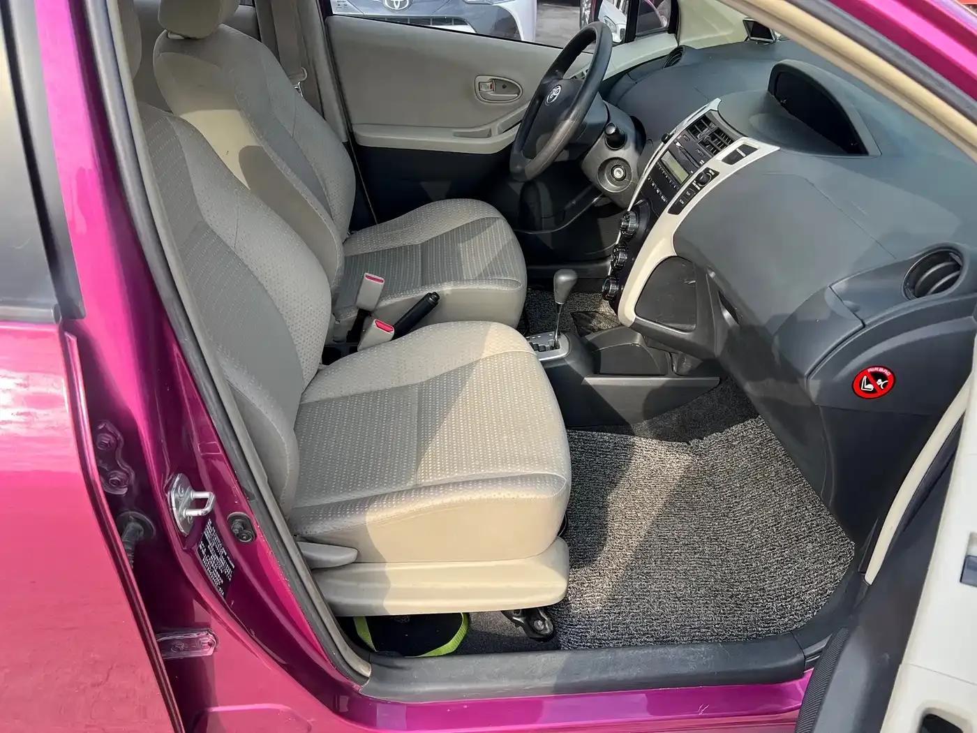 2011 Toyota Yaris 1.6E Automatic Dynamic Edition — миниатюра 12