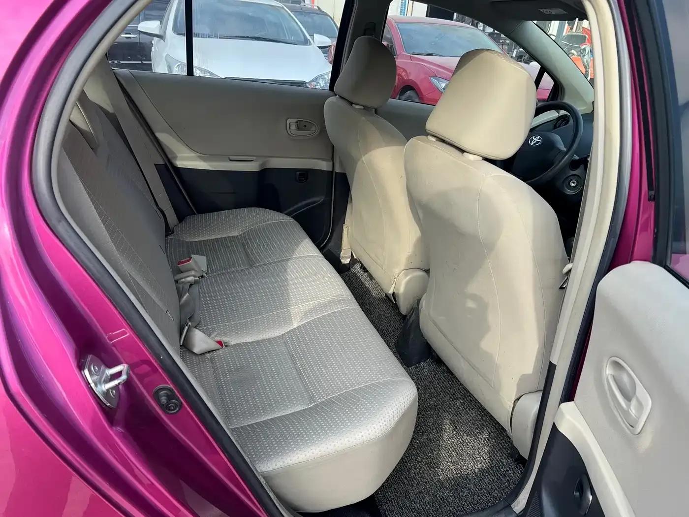 2011 Toyota Yaris 1.6E Automatic Dynamic Edition — миниатюра 14