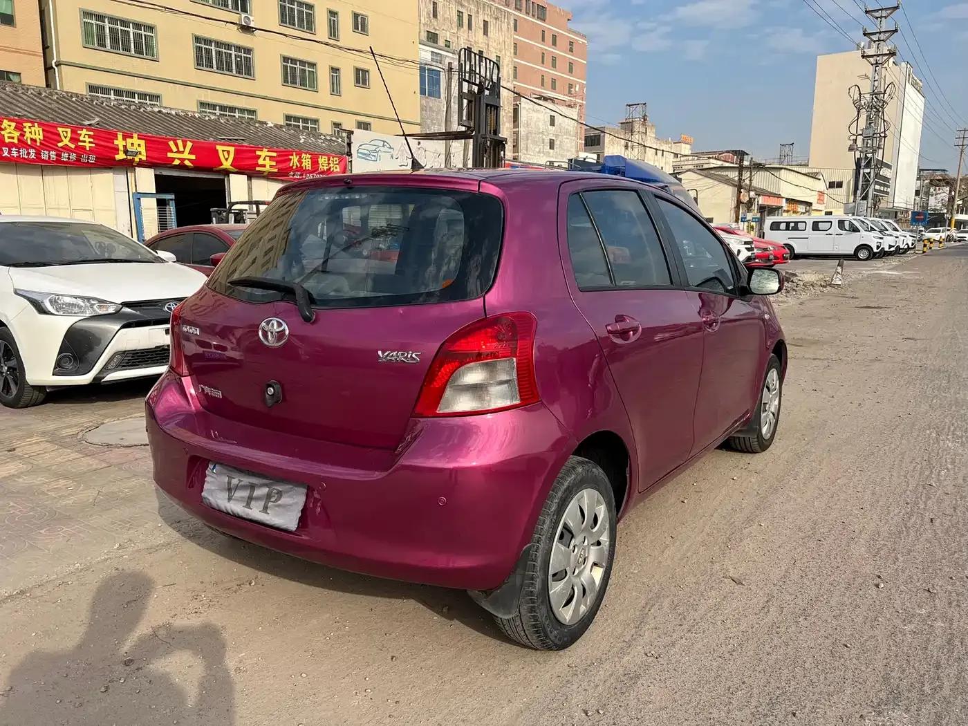 2011 Toyota Yaris 1.6E Automatic Dynamic Edition — миниатюра 15