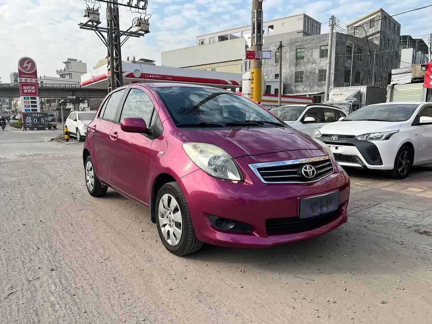 2011 Toyota Yaris 1.6E Automatic Dynamic Edition — миниатюра 3