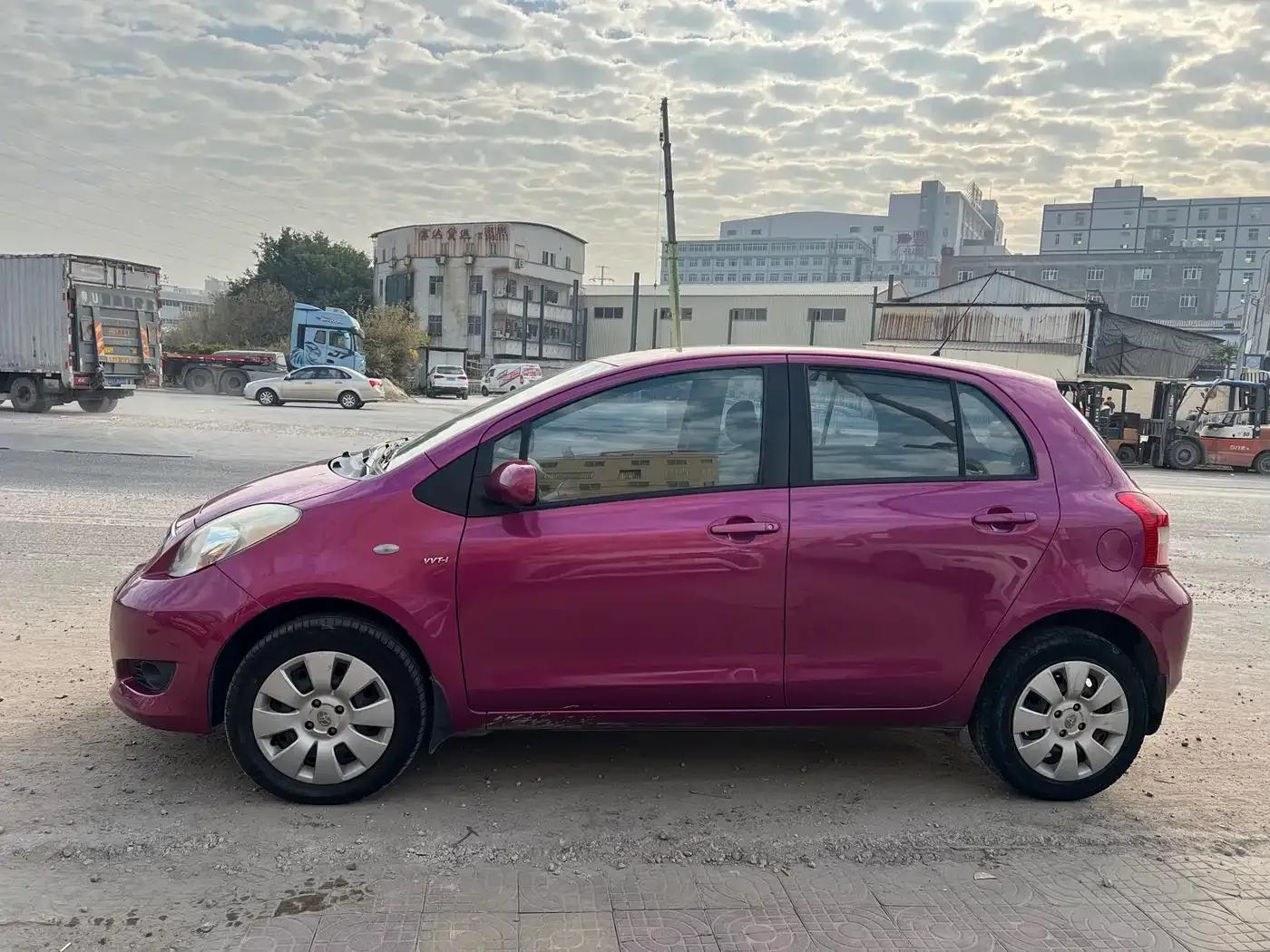 2011 Toyota Yaris 1.6E Automatic Dynamic Edition — миниатюра 4