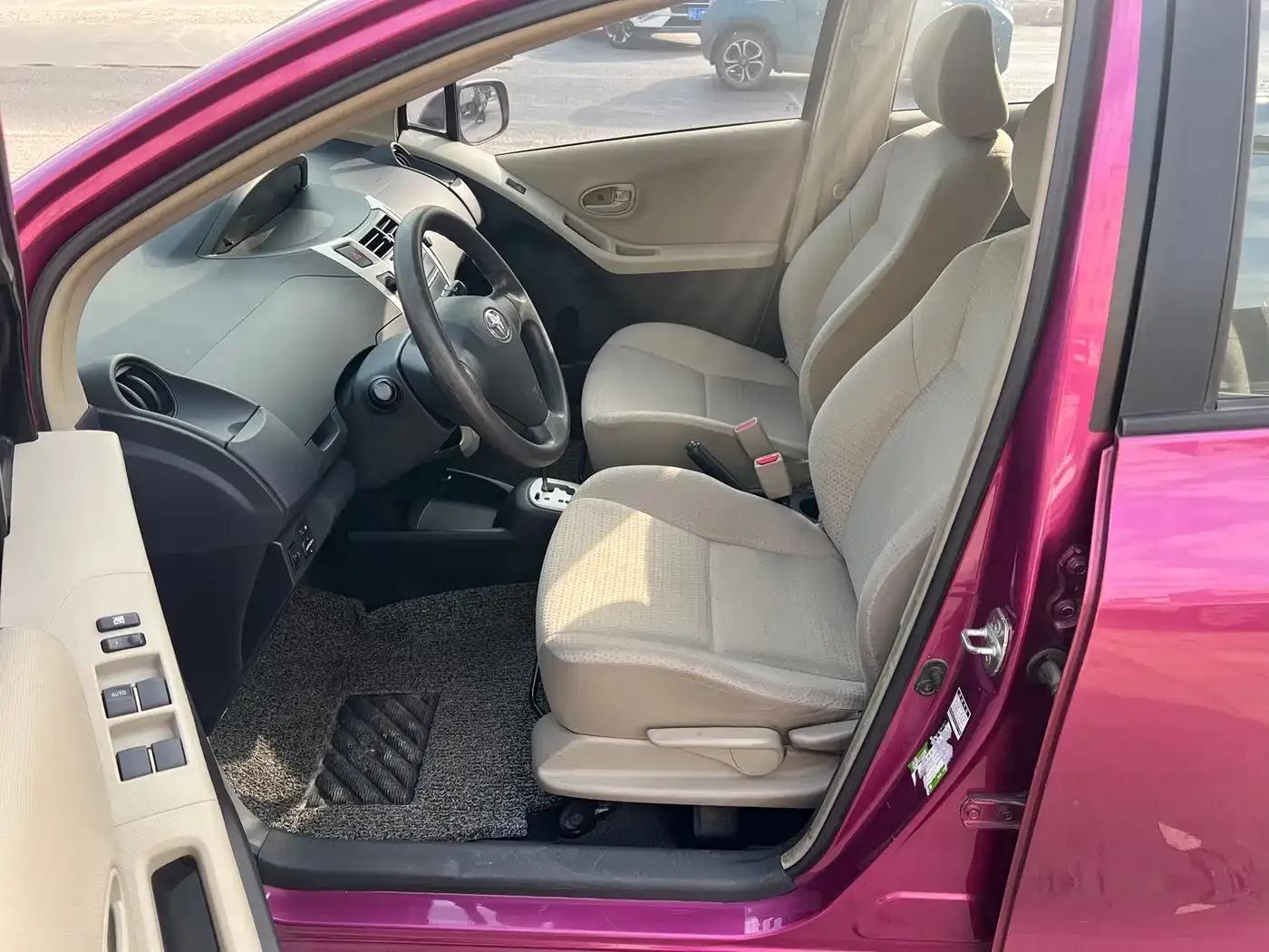 2011 Toyota Yaris 1.6E Automatic Dynamic Edition — миниатюра 5