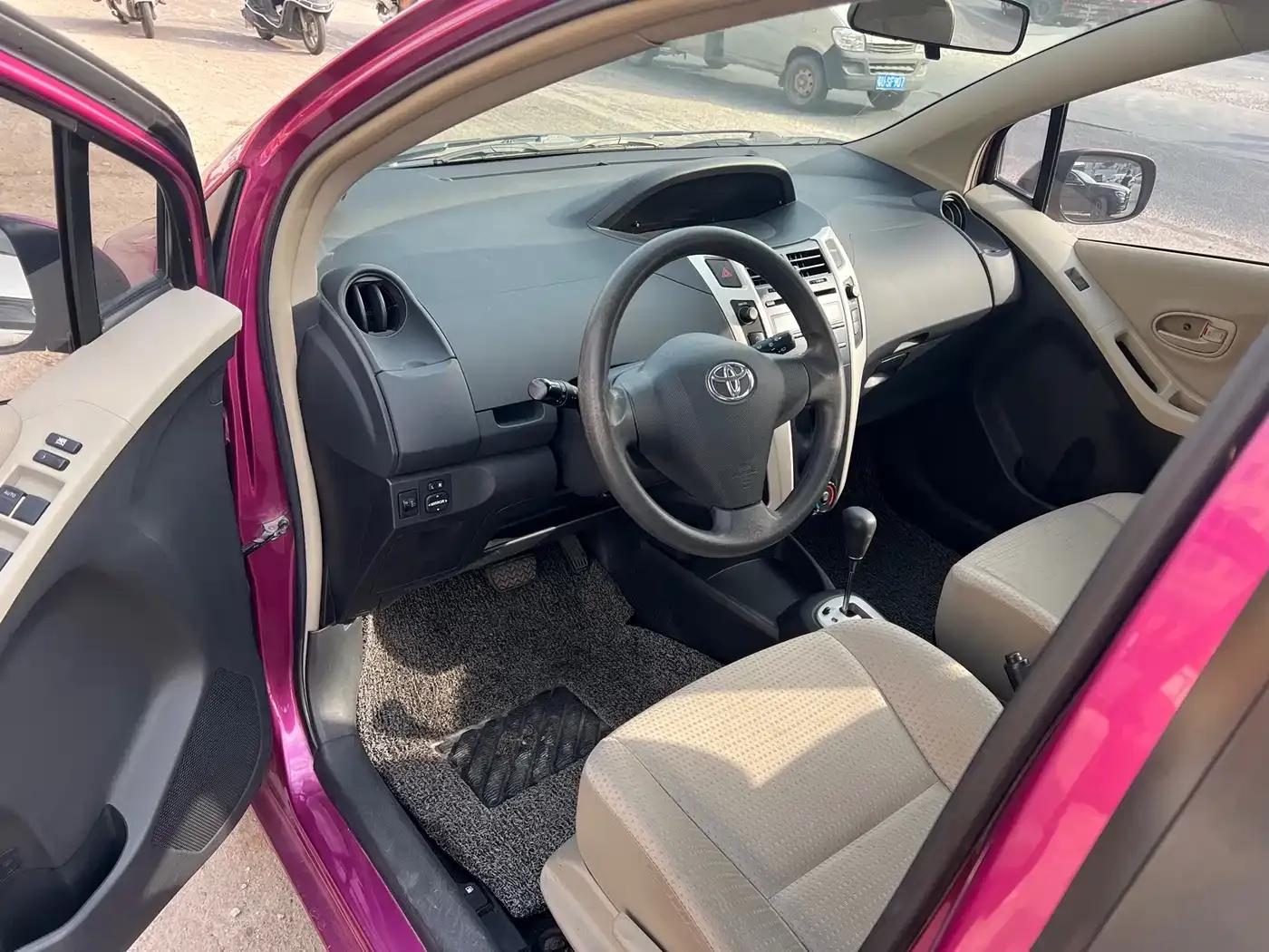 2011 Toyota Yaris 1.6E Automatic Dynamic Edition — миниатюра 6