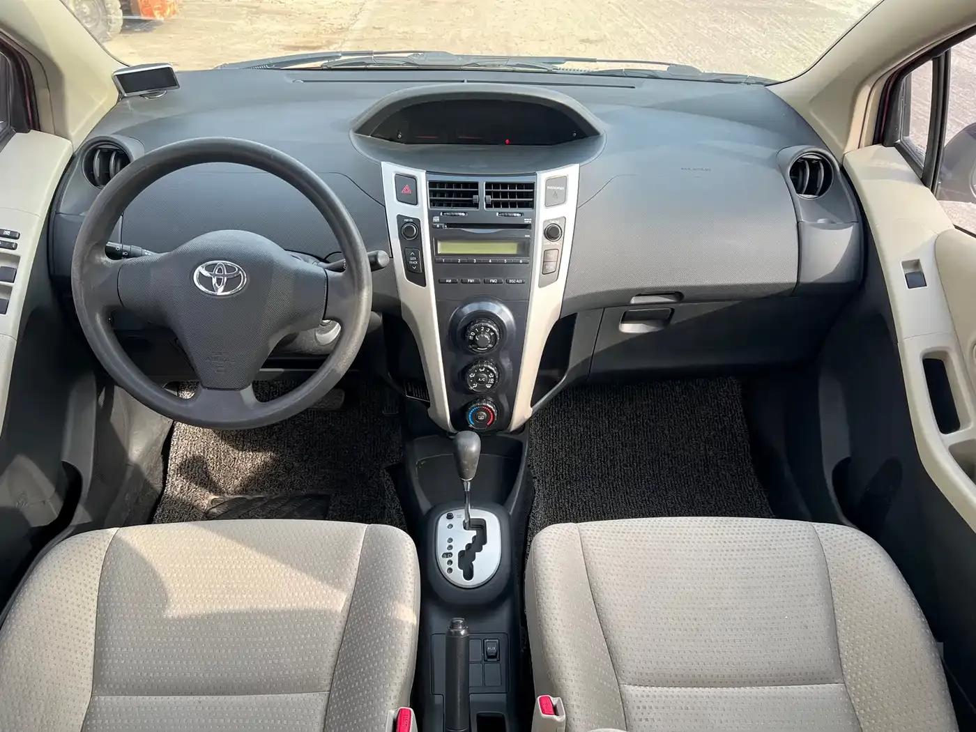 2011 Toyota Yaris 1.6E Automatic Dynamic Edition — миниатюра 7