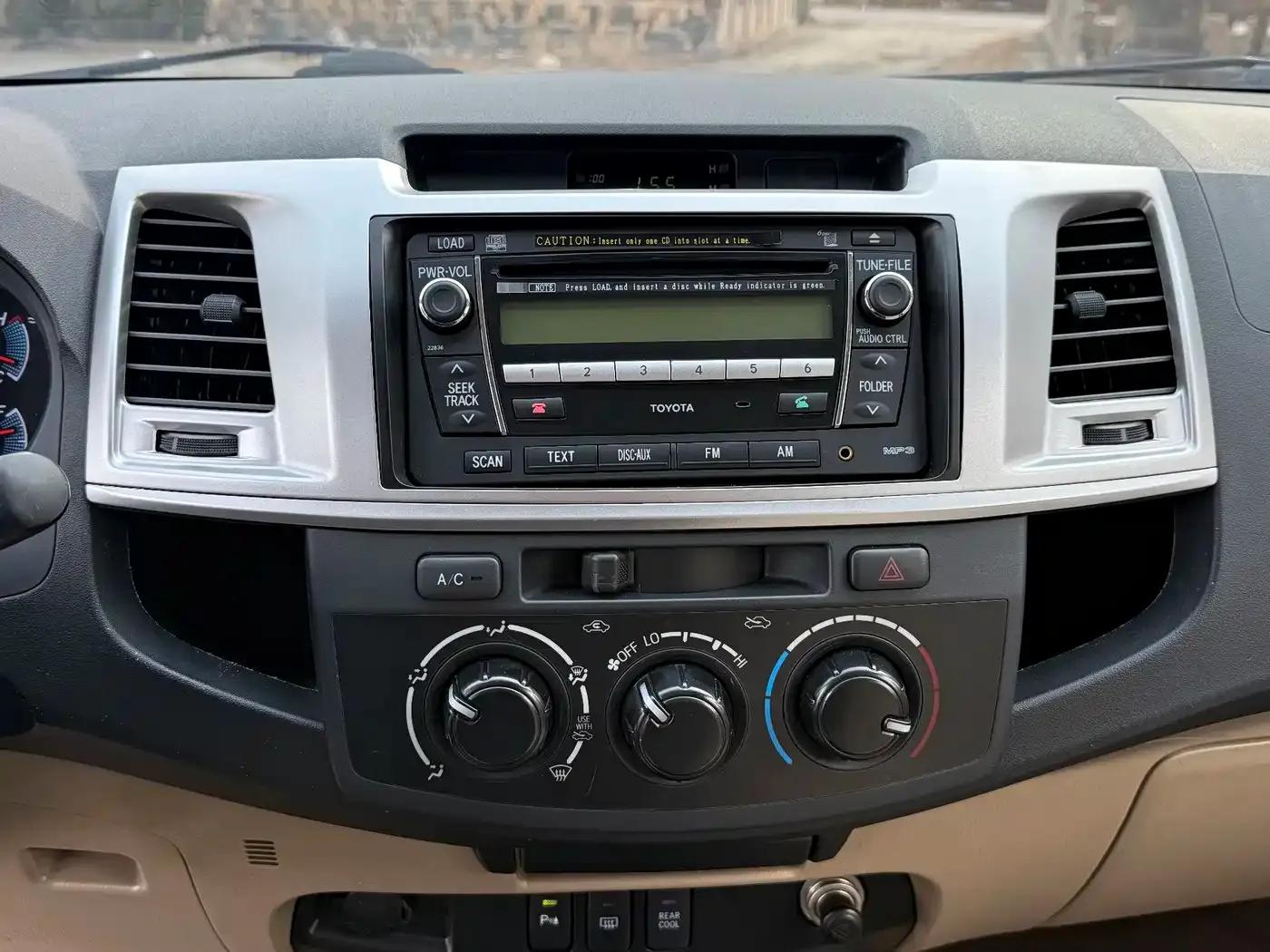 Fortuner 2016 2.7L Middle East Edition — миниатюра 16