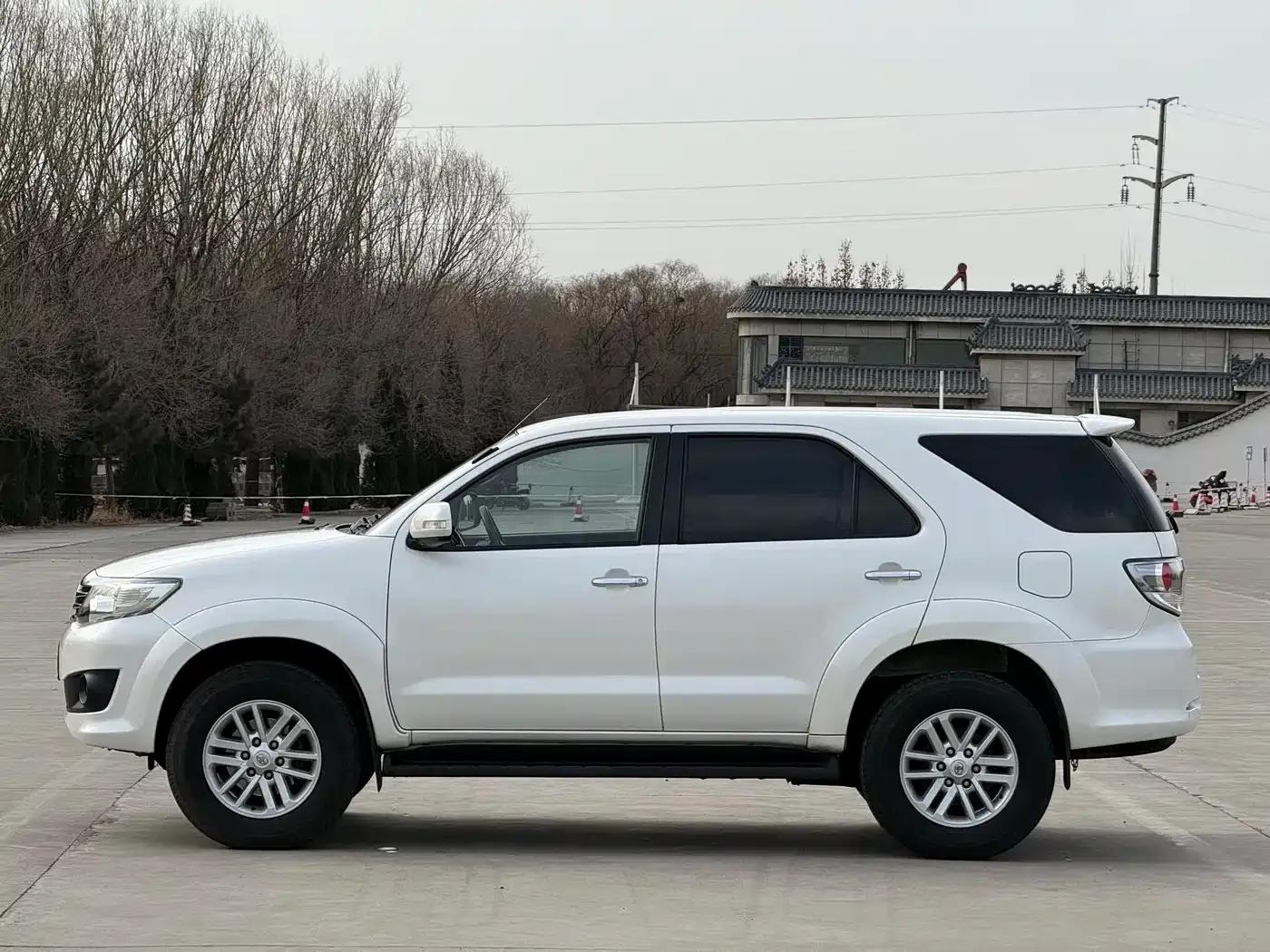 Fortuner 2016 2.7L Middle East Edition — миниатюра 4
