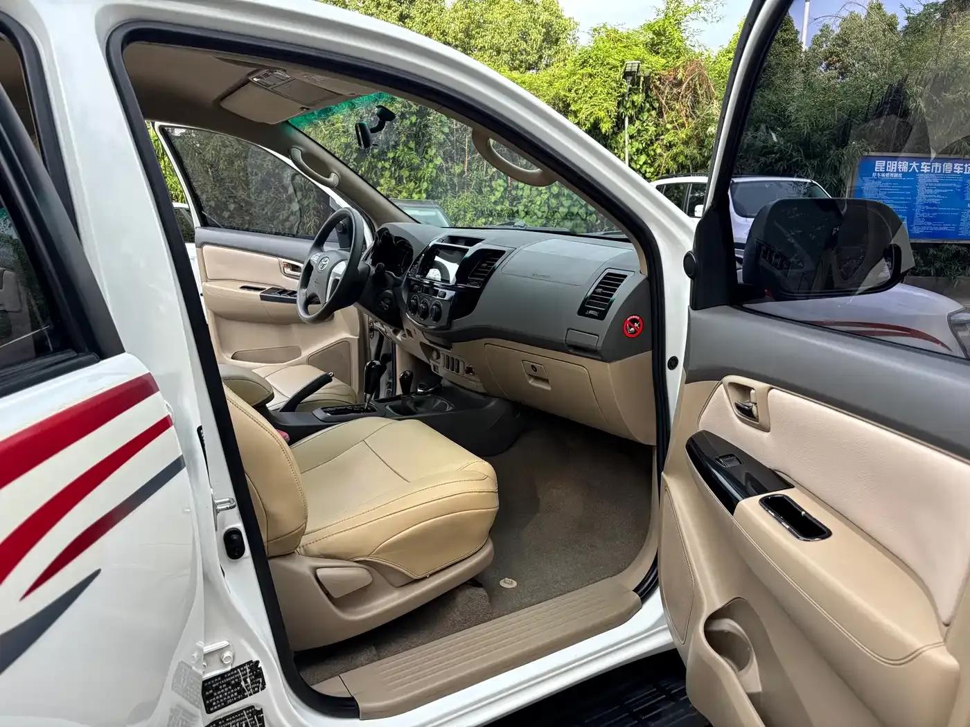 Fortuner 2013 2.7L Automatic — миниатюра 12