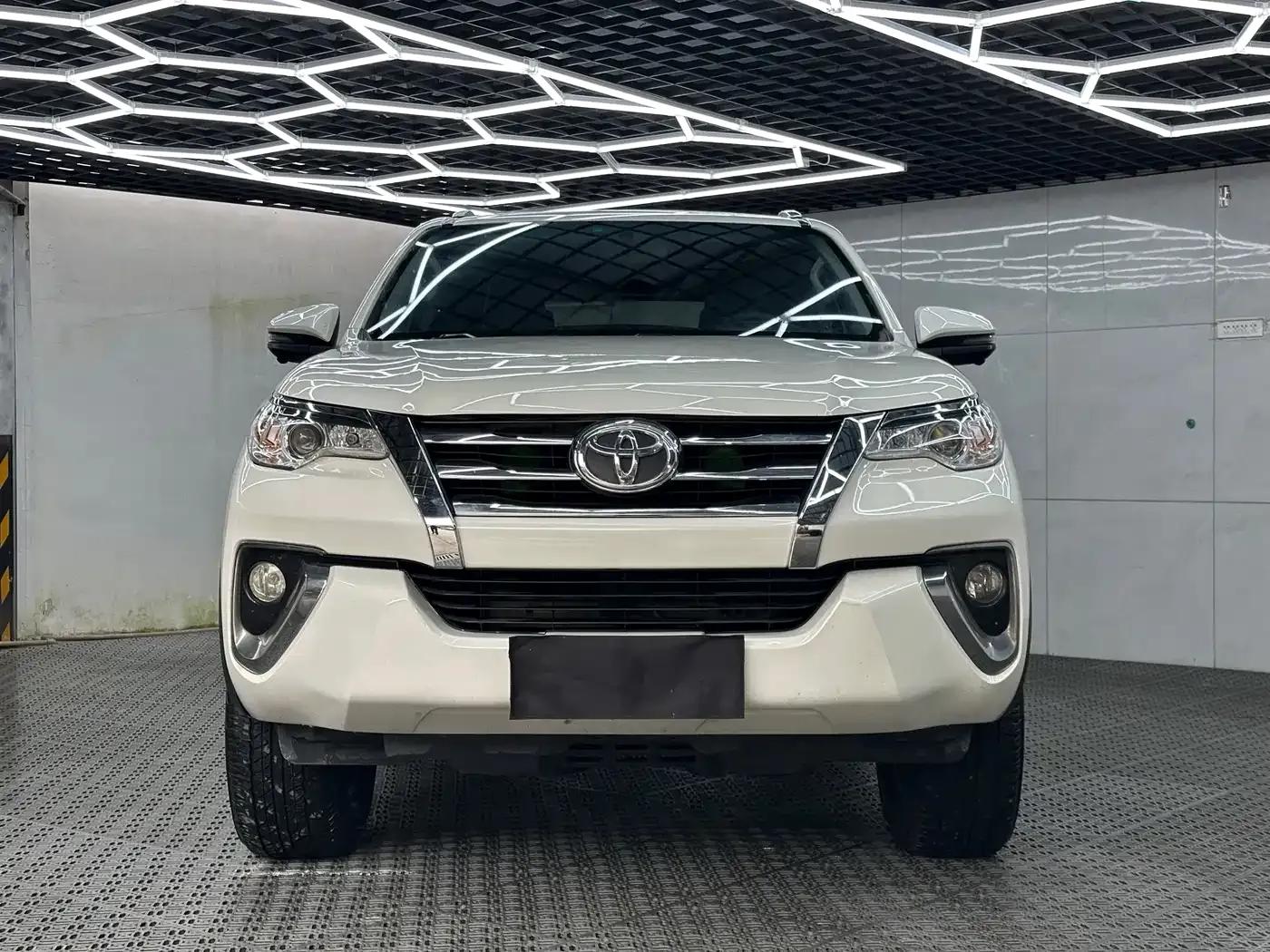 Fortuner 2017 2.7L Middle East Edition — миниатюра 3