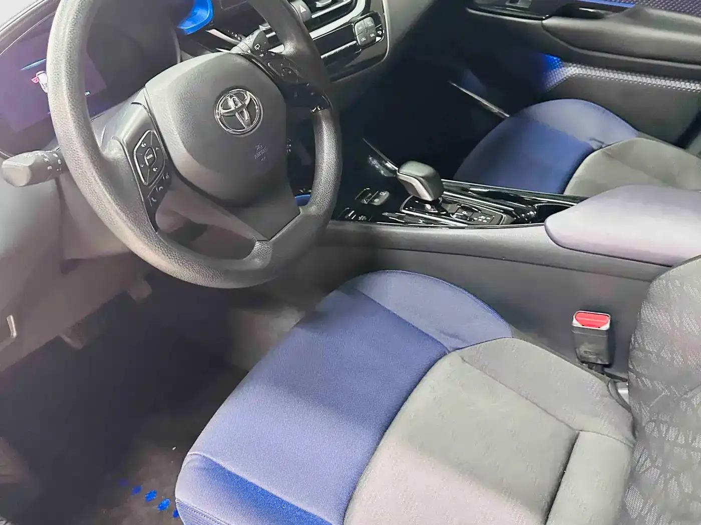 Toyota C-HR EV 2020 Luxury Sunroof Edition — миниатюра 11