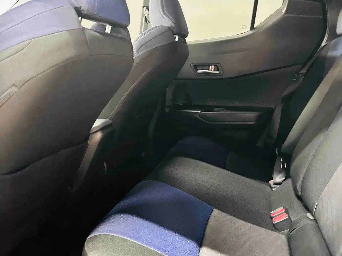 Toyota C-HR EV 2020 Luxury Sunroof Edition — миниатюра 12