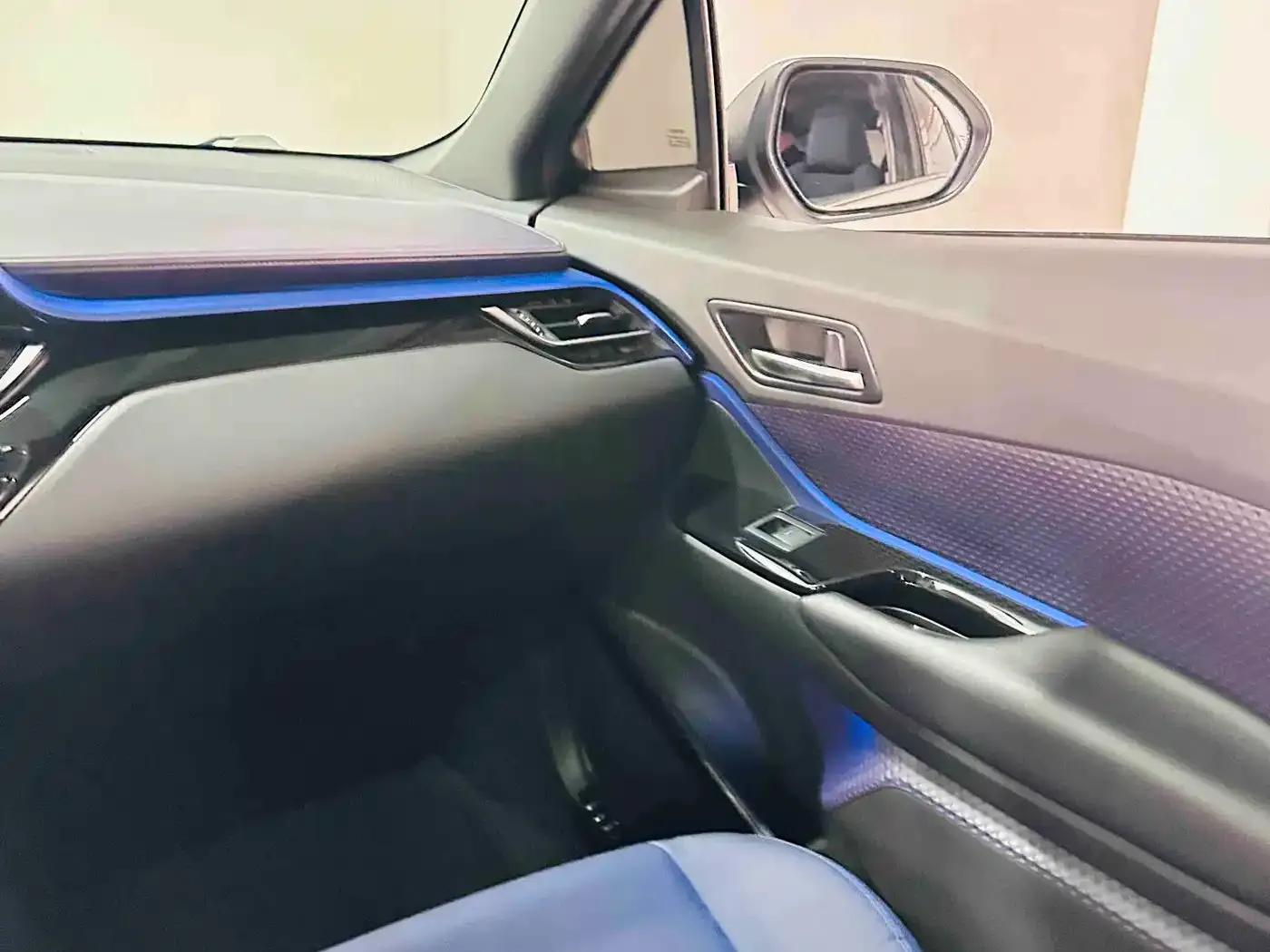 Toyota C-HR EV 2020 Luxury Sunroof Edition — миниатюра 14