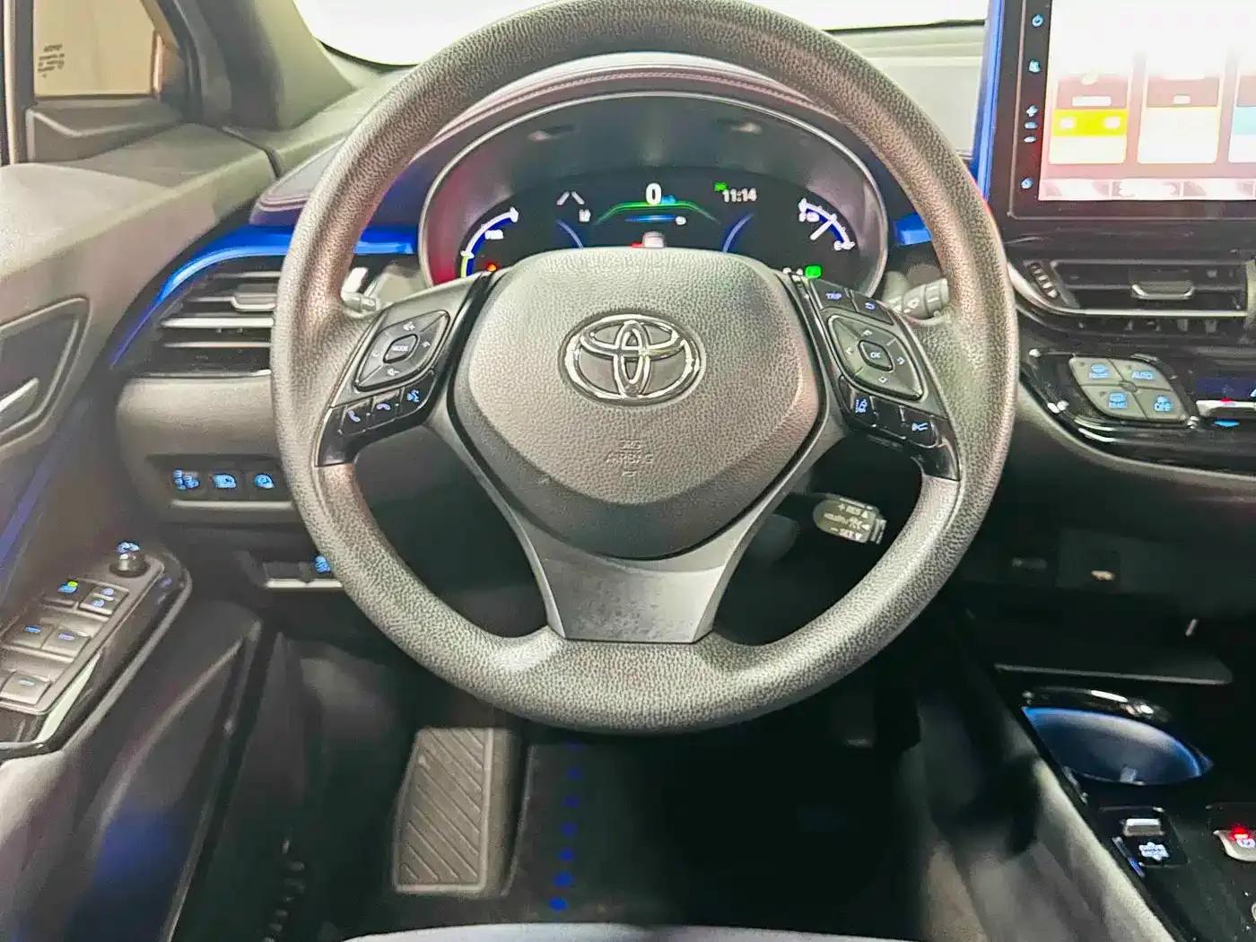 Toyota C-HR EV 2020 Luxury Sunroof Edition — миниатюра 15