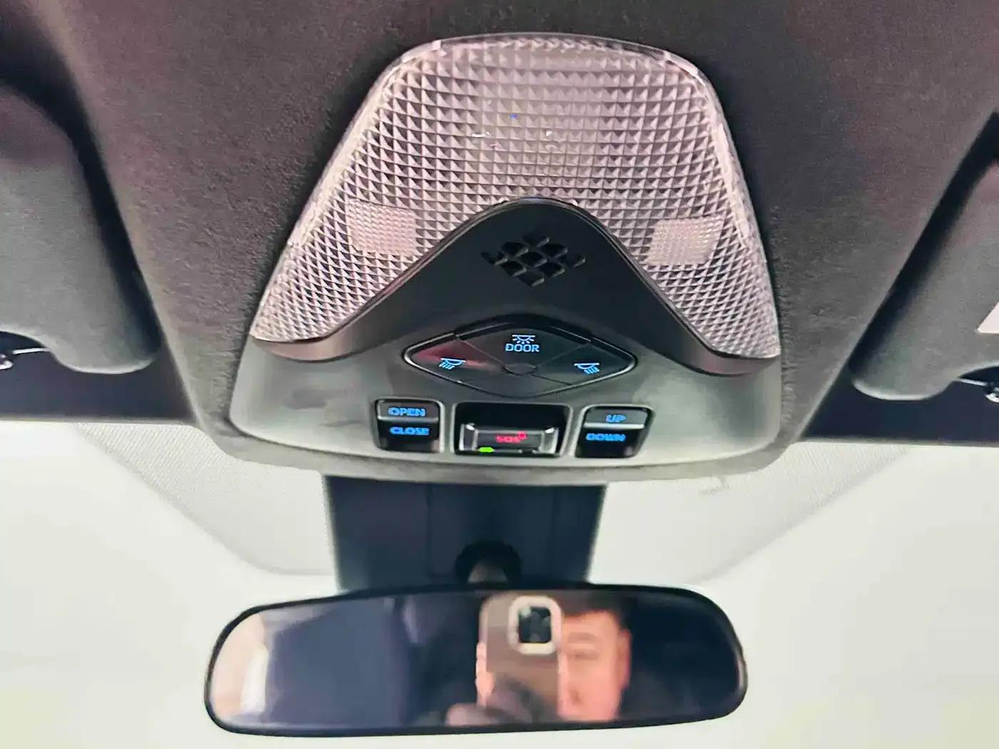 Toyota C-HR EV 2020 Luxury Sunroof Edition — миниатюра 18