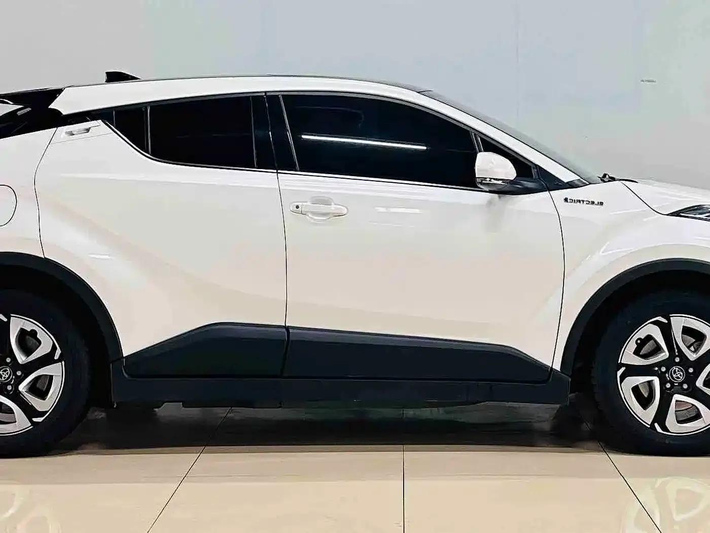 Toyota C-HR EV 2020 Luxury Sunroof Edition — миниатюра 4