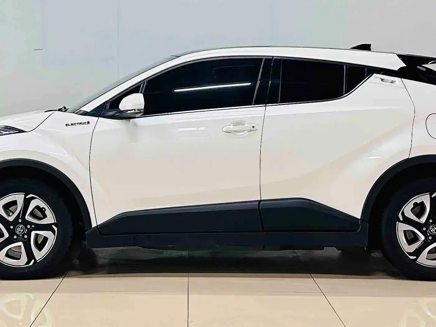 Toyota C-HR EV 2020 Luxury Sunroof Edition — миниатюра 5